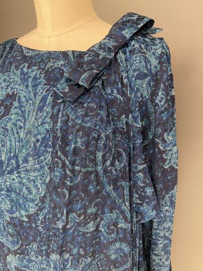 null PIERRE CARDIN

Blue silk cameo dress printed with flowers and botehs on a grid...