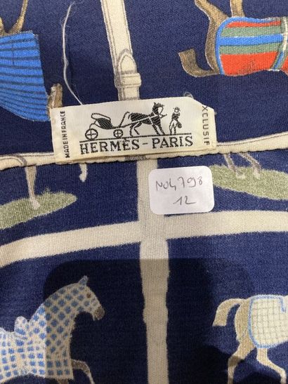 null HERMES Paris Exclusif - 

Ensemble en jersey de soie dans les tons bleu, rouge,...