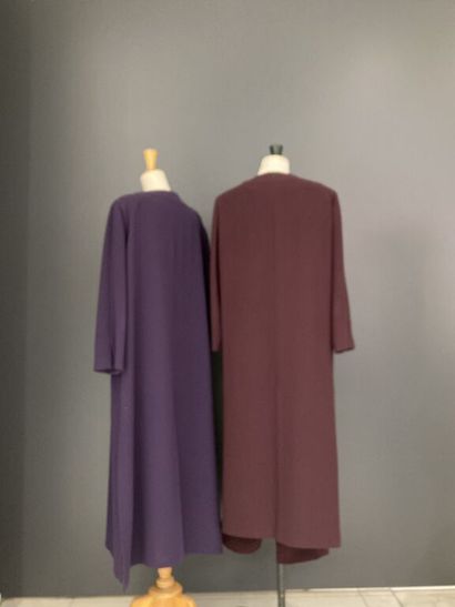 null PIERRE CARDIN

Lot including:

- A set in brown/plum mixed viscose consisting...