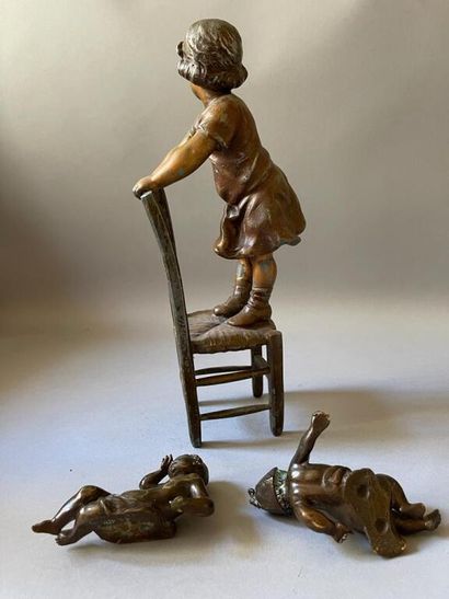 null French school around 1910.

Two infants on the ground in bronze with brown patina.

We...