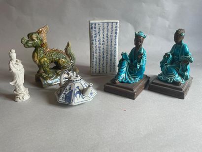CHINA 20th century 
Lot including a glazed...