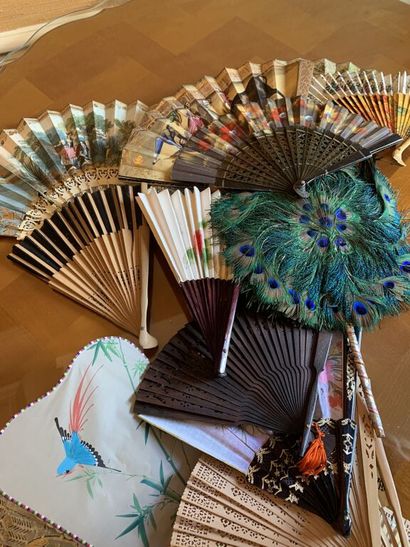 null Important lot of about sixteen modern fans, one of which is a peacock feather...