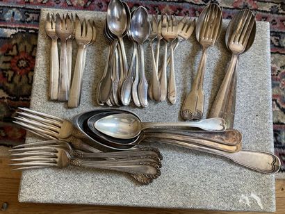 null Important lot of silver plated cutlery including ten small spoons model net...