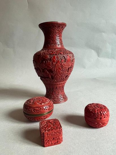 CHINA 20th century 
Set including a baluster...