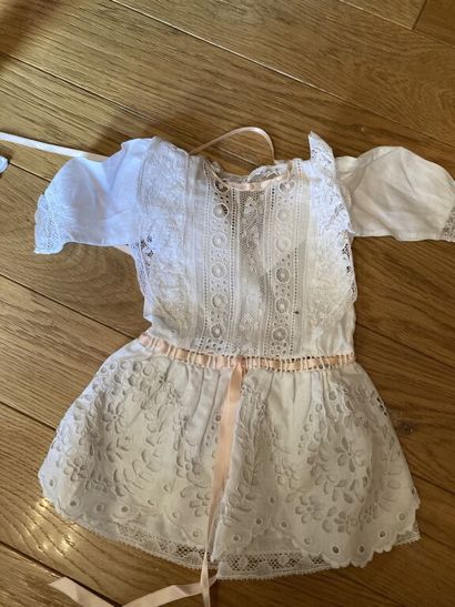 null Lot of children's clothing in white, ivory and black cotton, some embroidered,...