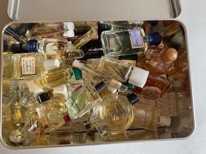 null In a box: important lot of twenty miniatures of perfume of which Ivory of Balmain,...