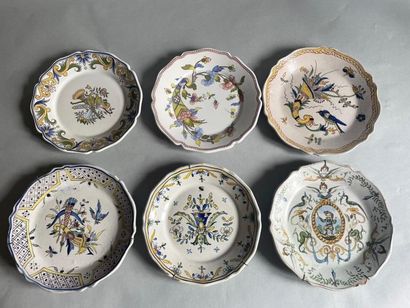Lot including six modern decorative plates...