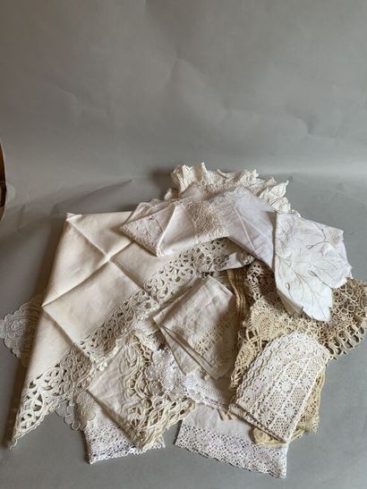 null Lot of lace and embroidery doilies.