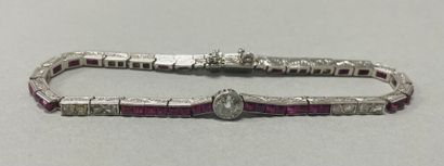 null Bracelet ligne en or gris (750) orné de rubis calibrés et de diamants taille...