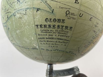 null J.FOREST, GIRRARD BERRET et THOMAS Éditeur

Globe terrestre en carton et papier...