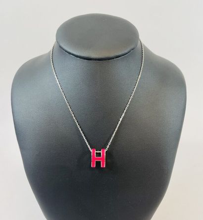 null HERMES Made in France

Pendentif "Pop H" en métal laqué rose avec une chaîne...