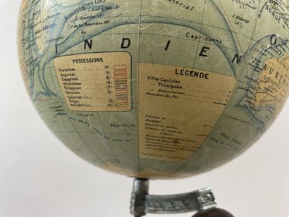 null J.FOREST, GIRRARD BERRET et THOMAS Éditeur

Globe terrestre en carton et papier...