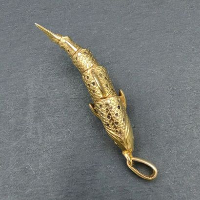 null PENDANT representing a salmon in yellow gold 750 mm textured au naturel and...