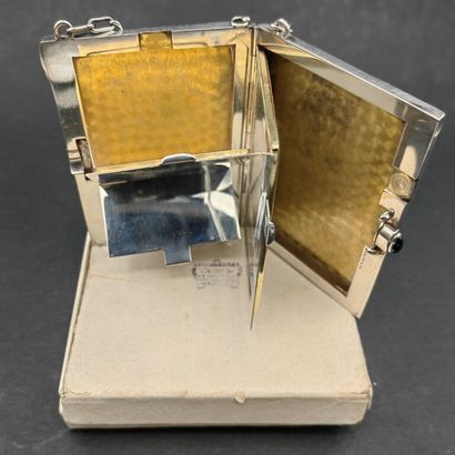 null CARTIER New York. 

VANITY ultra-flat in silver and silver gilt, the obverse...