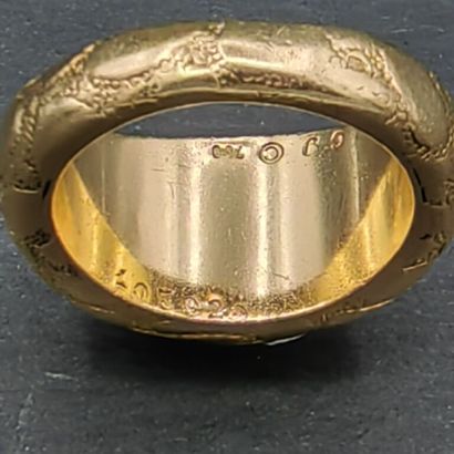 null VAN CLEEF & ARPELS. 1969.

Ring in yellow gold 750 mm textured with natural...