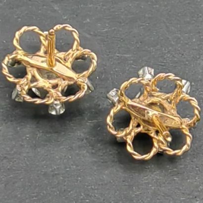 null Pair of 750 mm yellow gold, platinum and diamond EARRINGS. The systems are missing.

Gross...