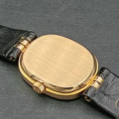 null PATEK-PHILIPPE. 

750 mm yellow gold ladies' wristwatch, bezel in the form of...