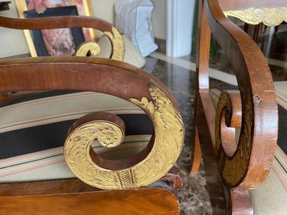 null Pair of armchairs in wood and veneer with carved decoration and enhanced with...