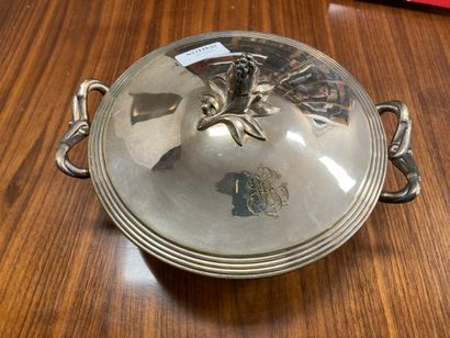 null CHRISTOFLE

Covered vegetable dish with handles out of silver plated metal,...
