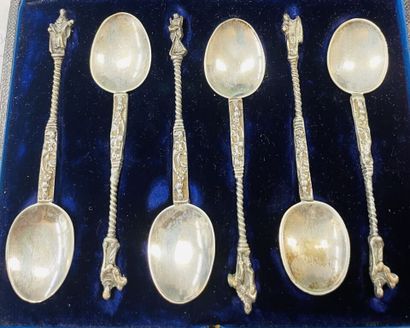ENGLAND

Set of 6 silver spoons (min.800).

Total...