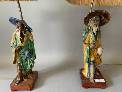 CHINE XXe siècle

Deux statuettes en grès...