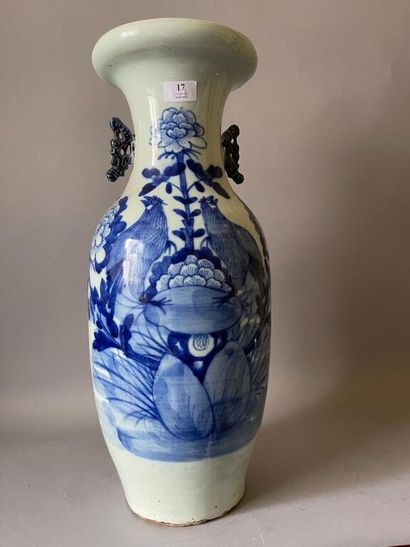 CHINE XXe siècle

Vase à anses à col ourlet...