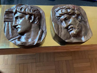 Deux profils à l'antique.

Bronzes patinés

F....
