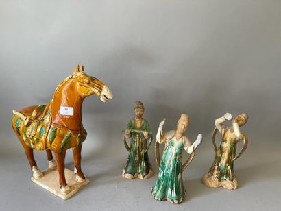 CHINE XXe siècle

3 statuettes de musiciennes...