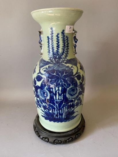 CHINE XXe siècle

Vase en porcelaine de Chine...
