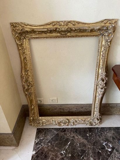 Carved and gilded wood frame.

Louis XV style....