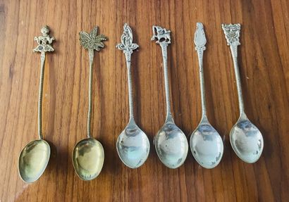 [SRI LANKA]

Set of 6 collector's spoons...