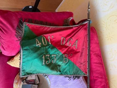 null Drapeau du 401e D.G.A

133ème Bie.

Porte drapeau exécuté par E.Adam Paris (plaque)....