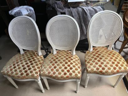 6 convertible chairs with canes.

D. 92 x...