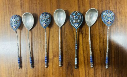 null RUSSIA

7 silver spoons (84 zolotniks) decorated with flowers in polychrome...