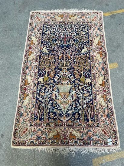 null Modern carpet of the Orient in wool with blue background decorated with an antique...