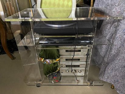 Plexiglas cabinet on wheels + ONKYO hifi...
