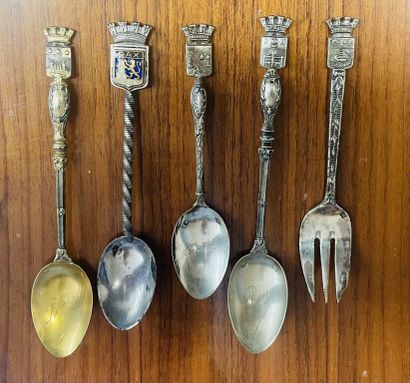 [AQUITAINE]

4 spoons and a fork of collection...
