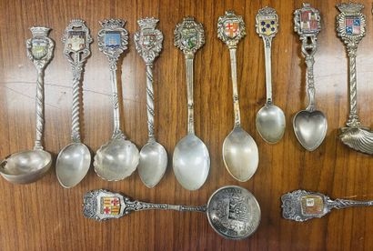 [SPAIN]

22 collection spoons in metal, most...