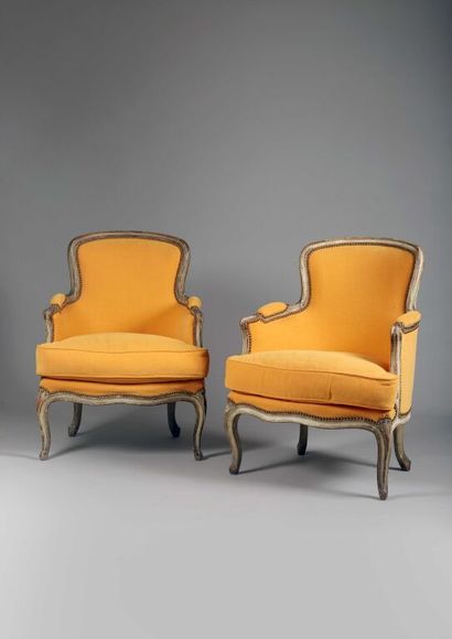 null ERRATA Louis XV style /// Pair of molded and grey lacquered wood bergères with...