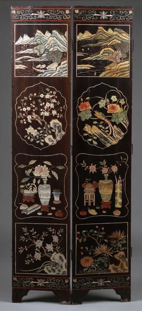 null CHINA.
Set of two Coromandel lacquered folding screens decorated with everyday...