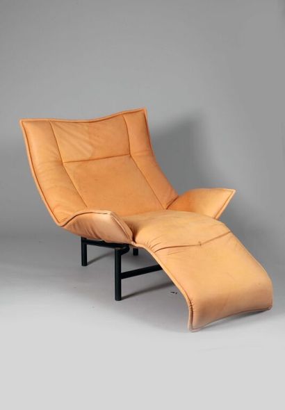 null Vico MAGISTRETTI (1920-2006) & CASSINA.
Fauteuil évolutif en chaise longue modèle...