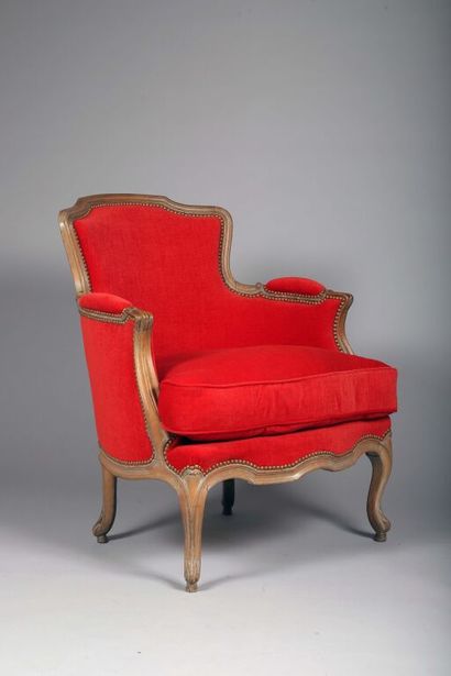 Shepherd's chair with enveloping back in...