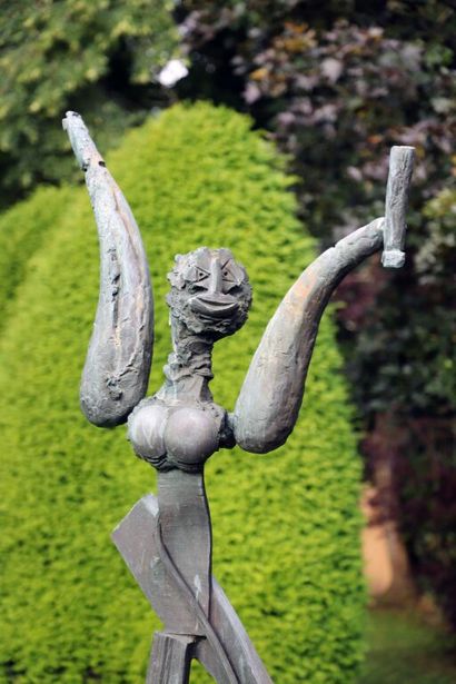 null Louis CANE (1943).
La sorcière éclatée, 1985, (sans râteau).
Sculpture en bronze...