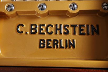 null C. BECHSTEIN, Berlin, vers 1928.
Piano quart de queue en bois de plaquage verni,...