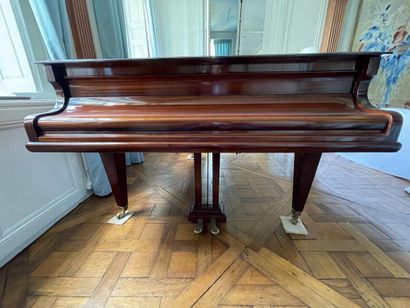 null C. BECHSTEIN, Berlin, circa 1928.
Quarter-top piano in varnished veneer wood,...