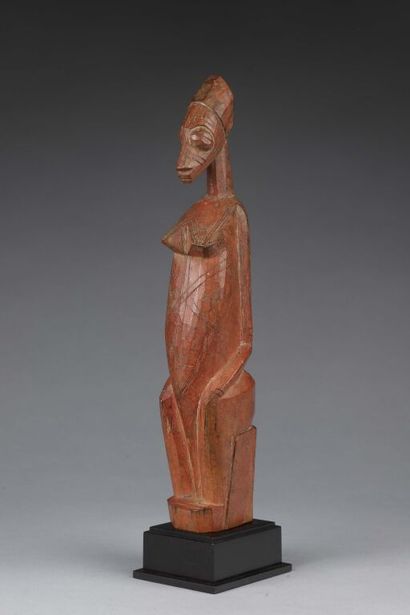 null Rare doll representing a woman sitting with her hands on her knees.
Wood with...