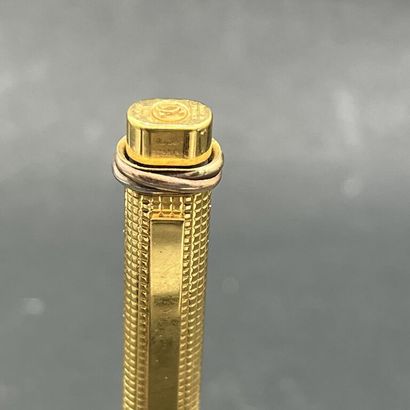 null CARTIER. Trinity model.
Ballpoint pen in gold-plated metal
