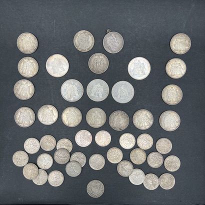 null [France] [Royaume-Uni]. Lot de pièces en argent :
- 900‰ : 2 x 5 FRANCS Louis...