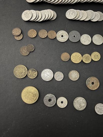 null Lots of coins in various metals: England, Belgium, Monaco, Morocco, Switzerland,...