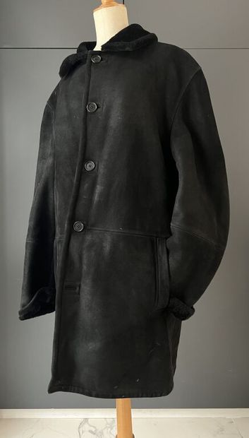 LANVIN PARIS. 
Manteau en croûte de cuir...